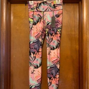 NWT BeBe Size M Black Tropical Print Capri